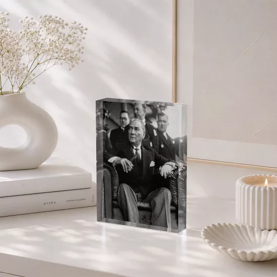 Siyah Beyaz Atatürk Klasik Portre Akrilik Cam Blok