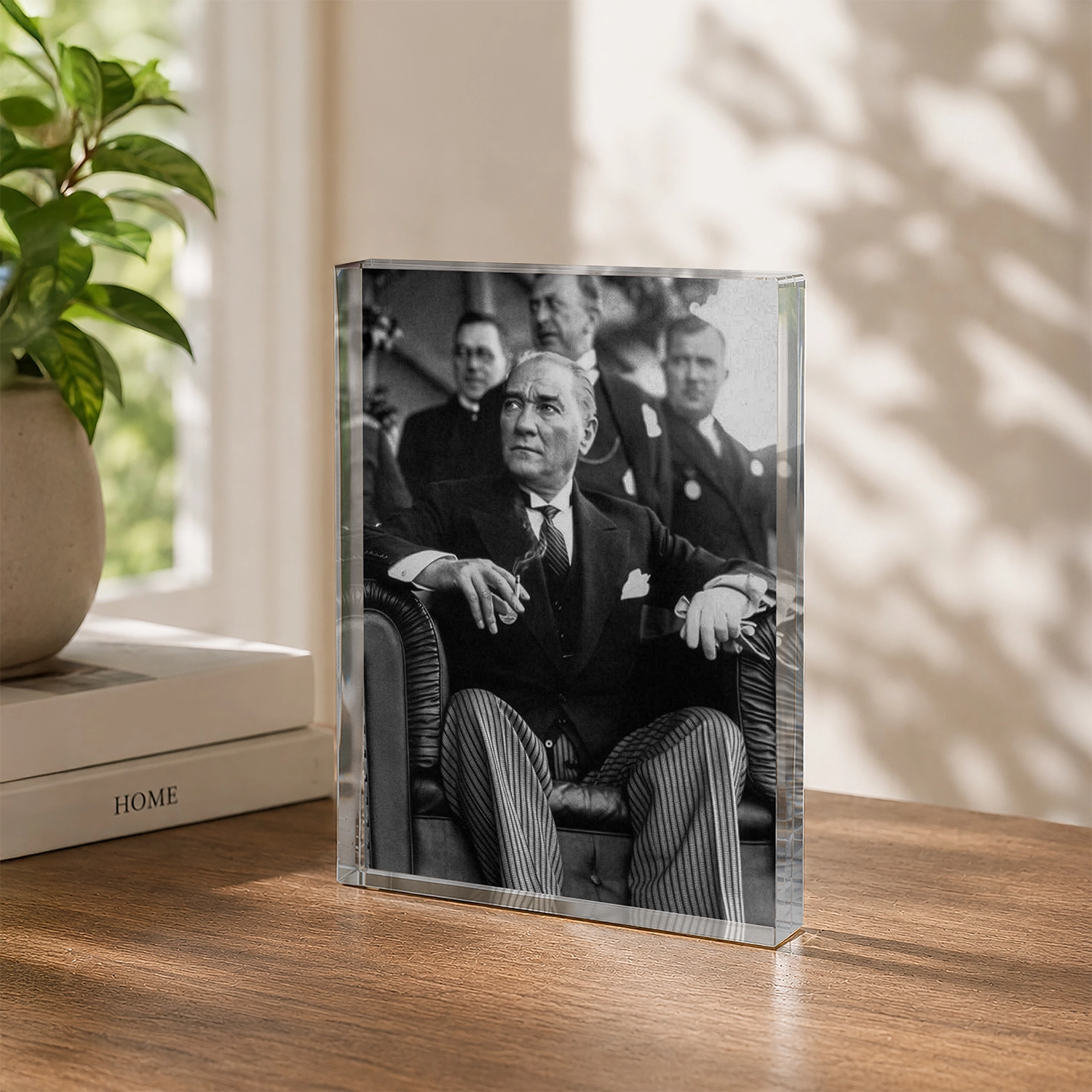 Siyah Beyaz Atatürk Klasik Portre Akrilik Cam Blok